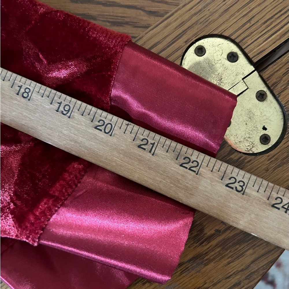 Red Satiny Robe - Picture 16 of 16